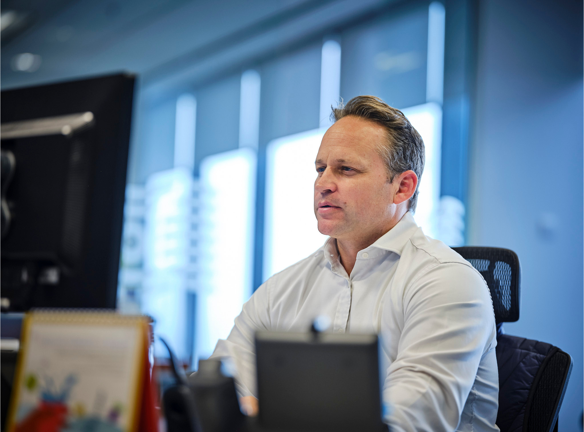 Rob Hewitson tankers broker in singapore office