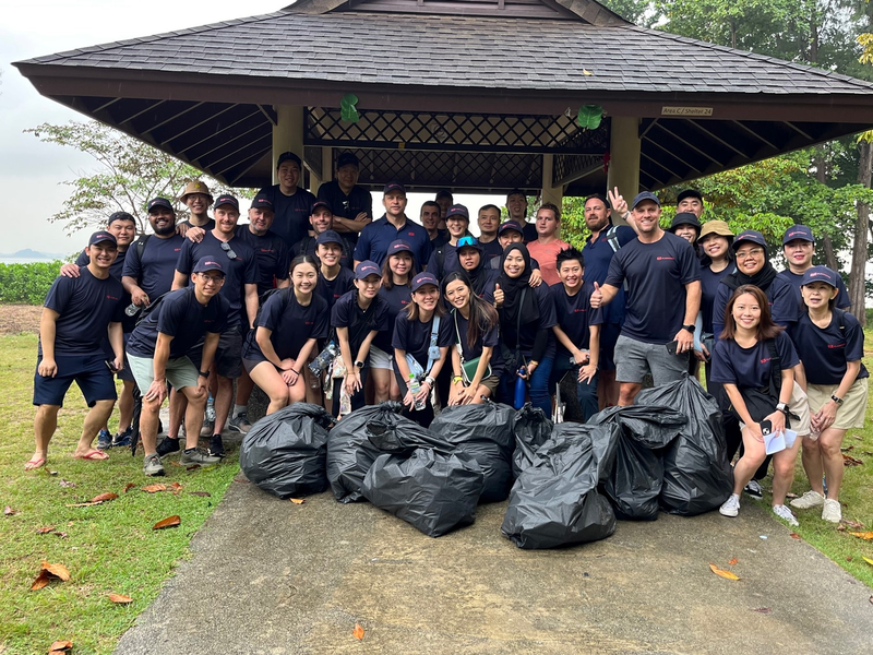 Singapore team beach clean