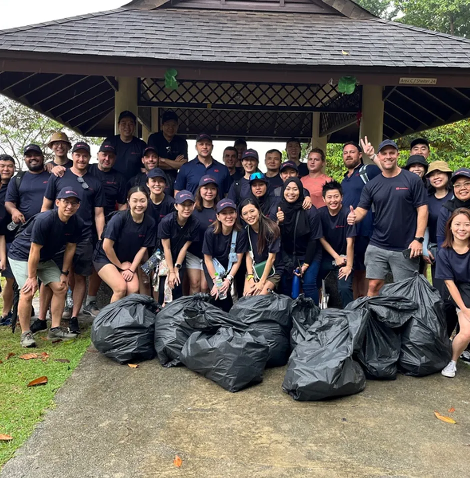 Singapore team beach clean